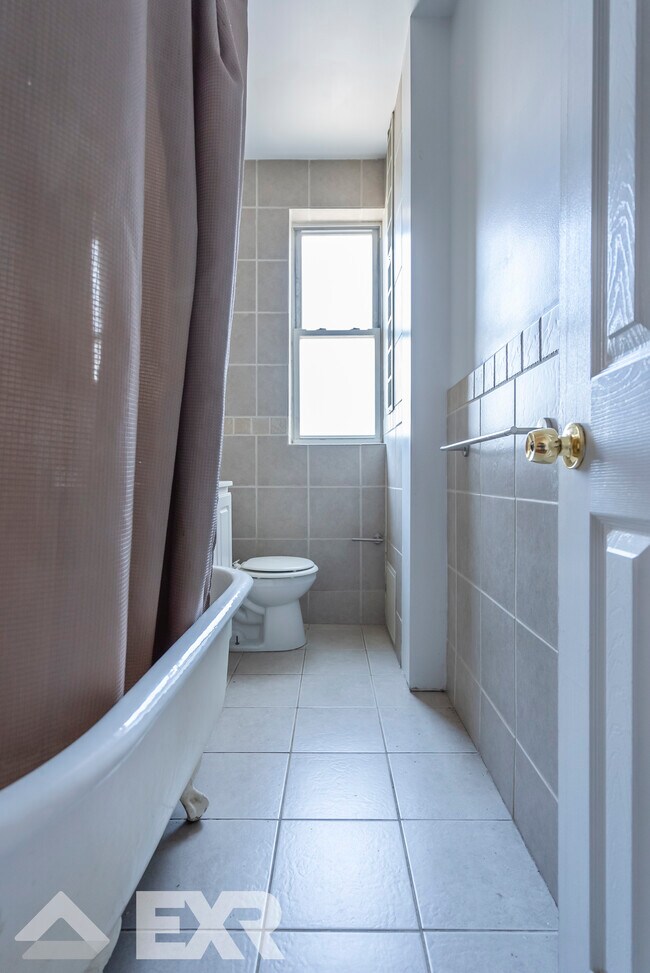 Building Photo - 215 W 116th St