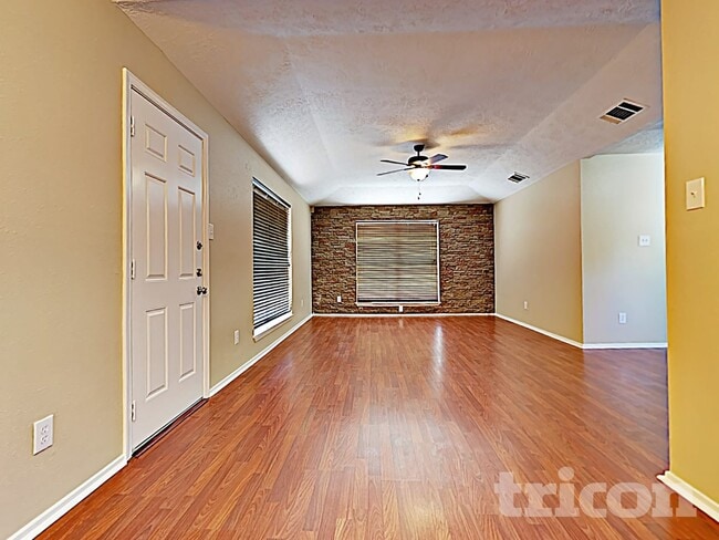 Building Photo - 2803 Jeb Stuart Dr