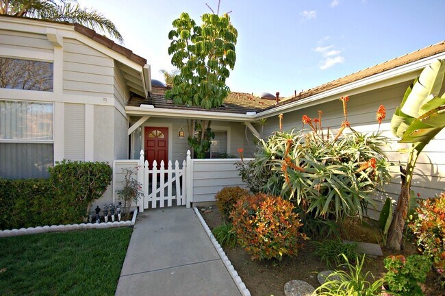 Foto del edificio - Spacious 4BR/2.5BA Single Level Home in Oc...