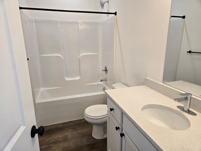 Foto del edificio - 5278 Pinecrest Ct N