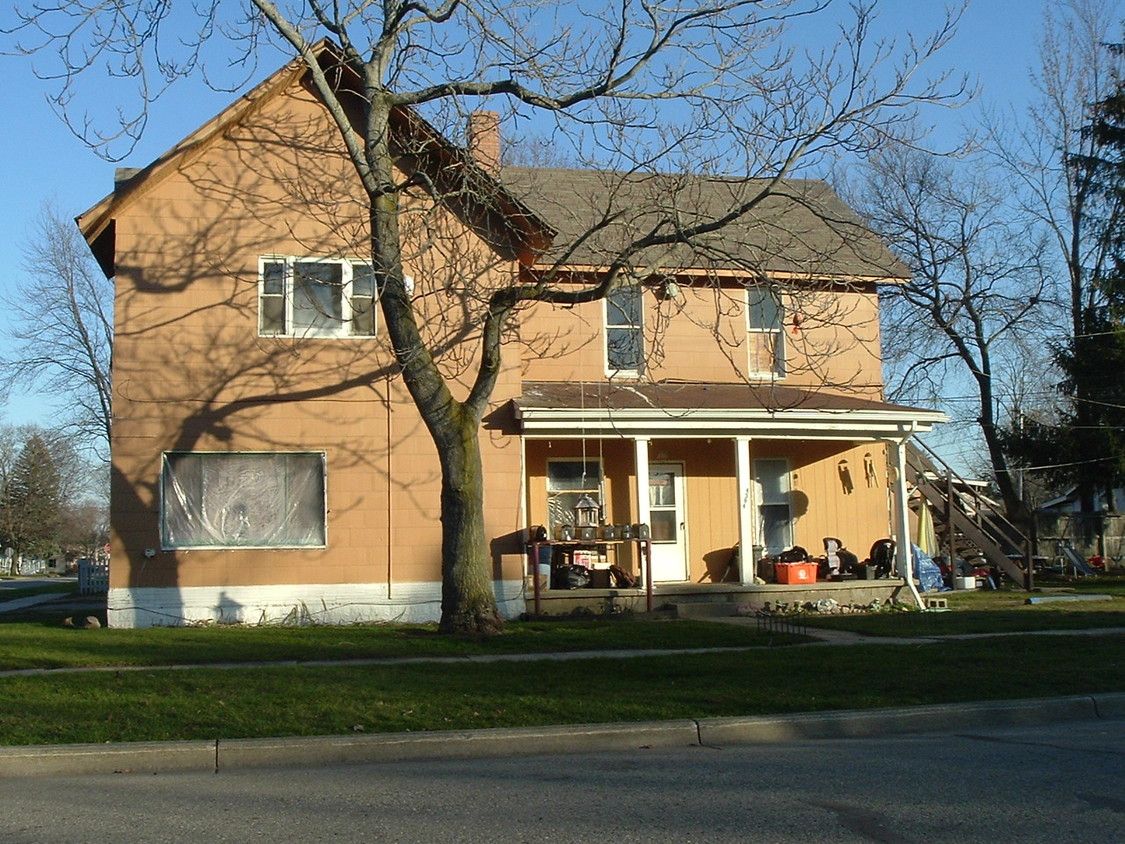 Second Floor - 4394 Maple St