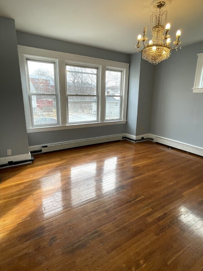 Foto del edificio - "Charming 3-Bedroom Apartment in Worcester...