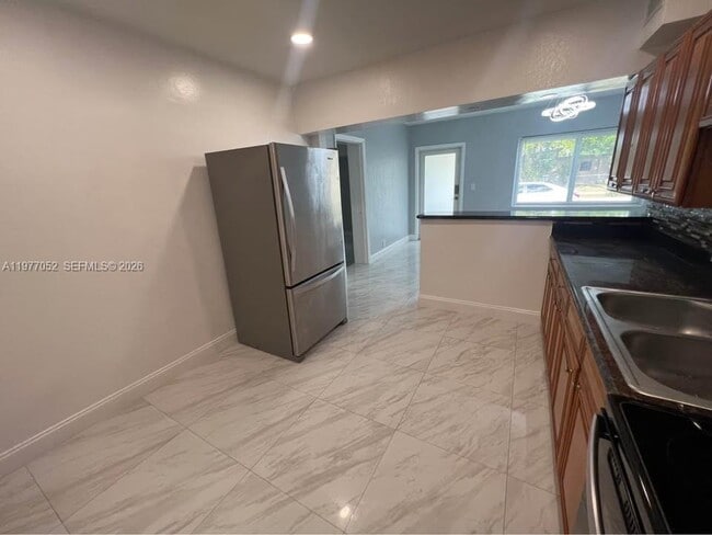 Building Photo - 18 Miami Gardens Rd