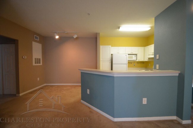 Building Photo - Three Bedroom Condo on Johns Island