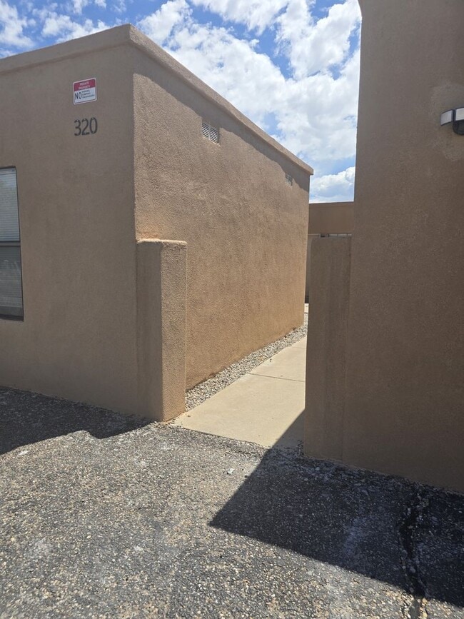 Building Photo - Updated 2 bedroom in Rio Rancho