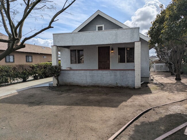 Building Photo - Charming 3-Bedroom Rental with Bonus Backh...