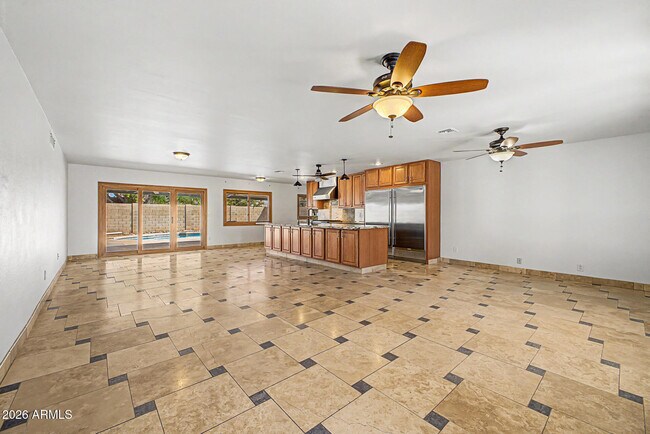 Building Photo - 5403 S Heather Dr