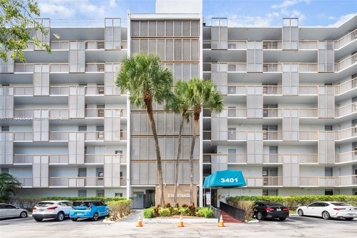 Foto principal - 3401 N Country Club Dr