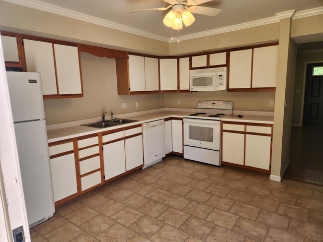 Building Photo - 3009 W Sunset Dr