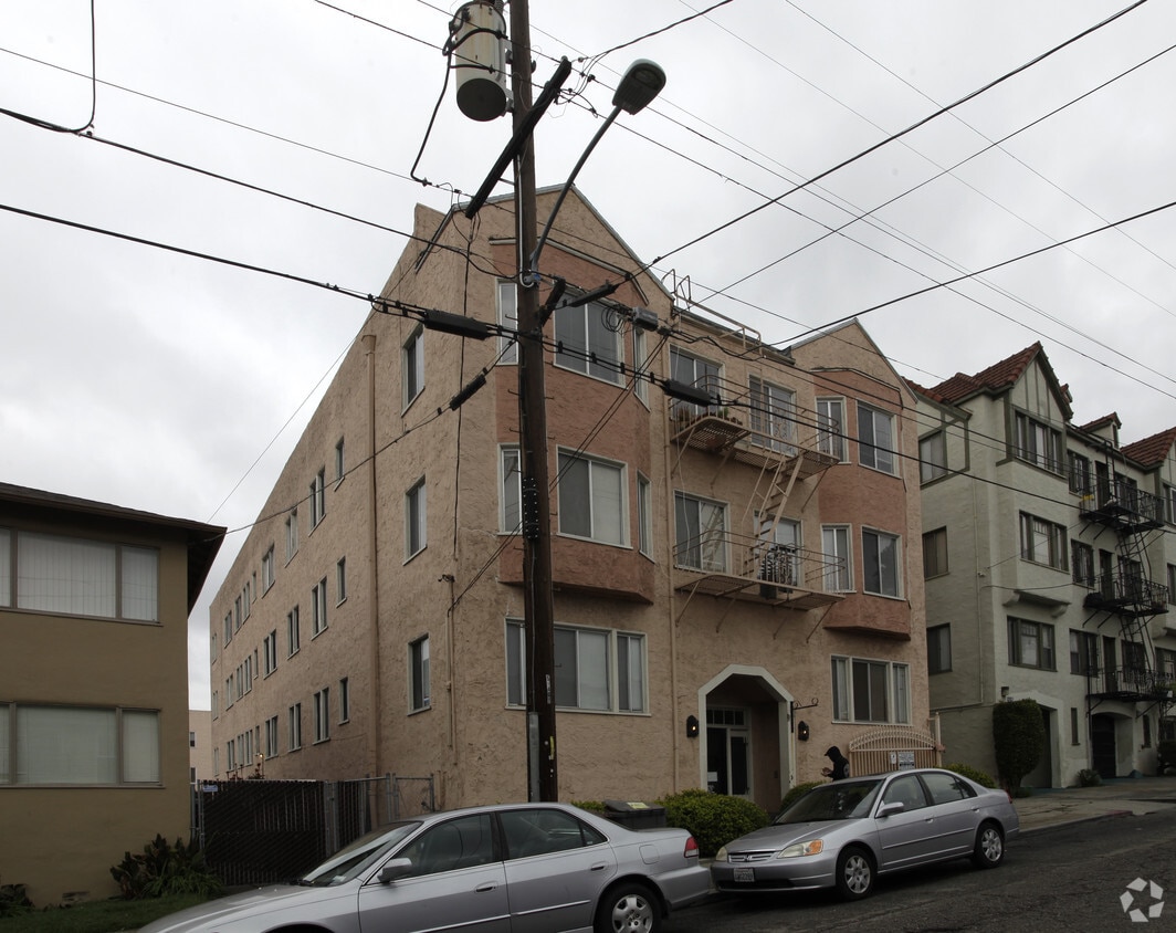 Building Photo - Lakeview Court Apartments