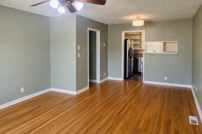 Foto del edificio - 2216 Downing St