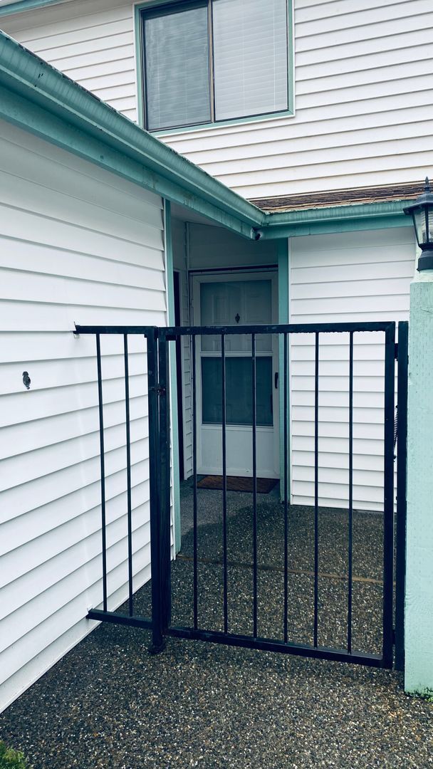 Foto del edificio - Cute and Quaint Updated Federal Way Condo