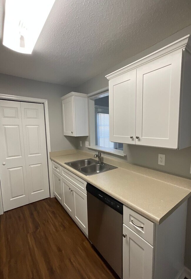 Foto del edificio - 3929 Miramar Ct