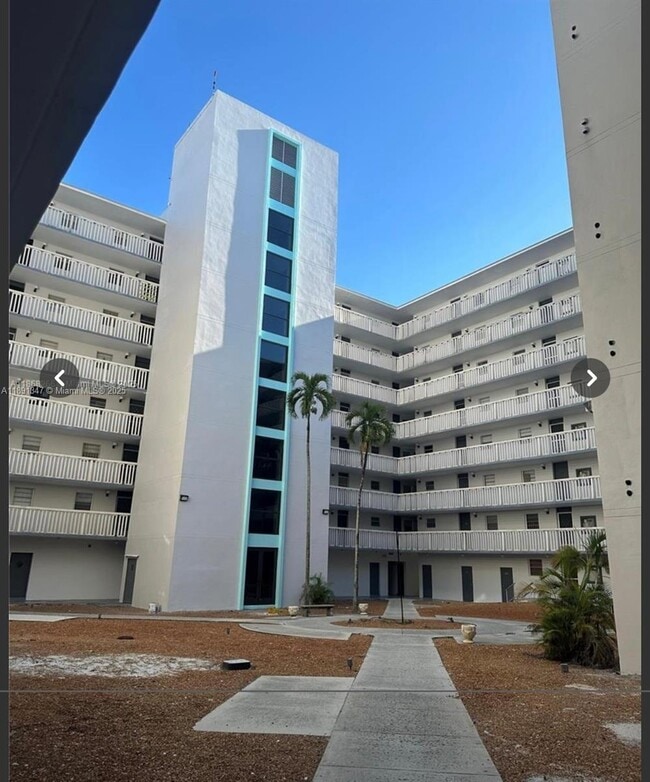 Foto del edificio - 15600 NW 7th Ave
