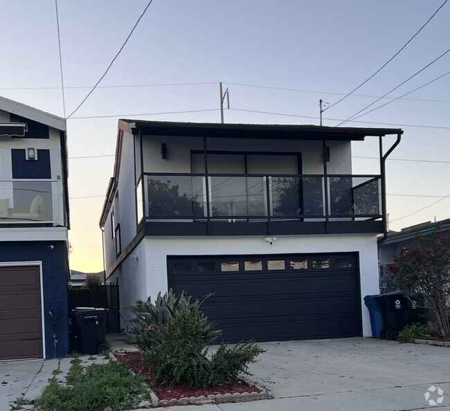 Building Photo - 14721 Kingsdale Ave