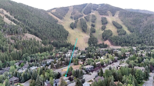 Foto del edificio - 3 blocks from the Warm Spring Chair Lift
