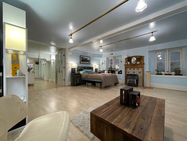 Nice fireplace - 1381 S Van Ness Ave