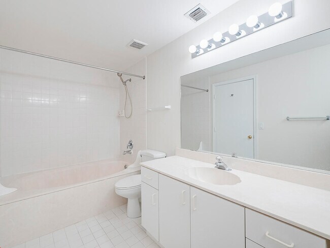 Building Photo - 12556 Woodmill Dr