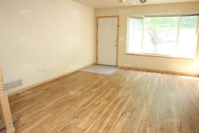 Foto del edificio - 2036 Glenmoor Dr