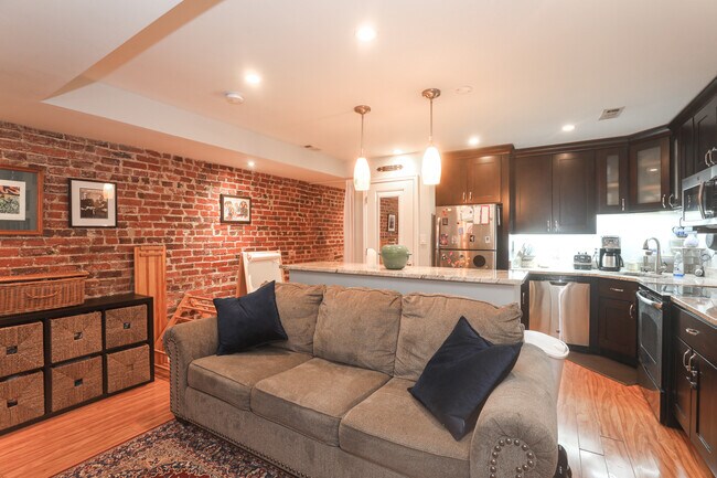Foto del edificio - 624 9th St NE