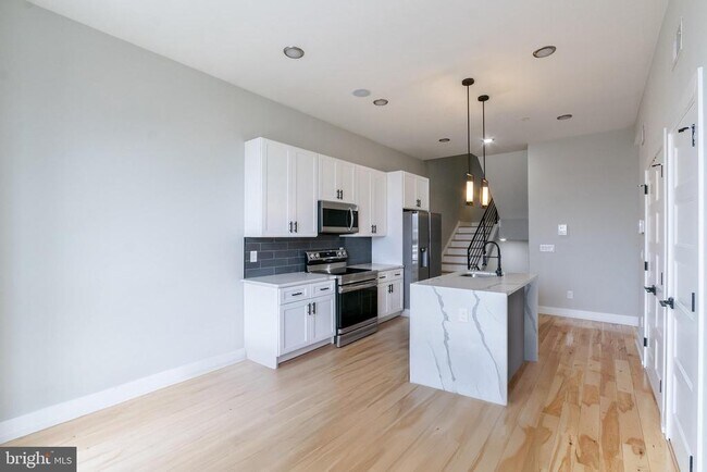 Building Photo - 411 W Hewson St