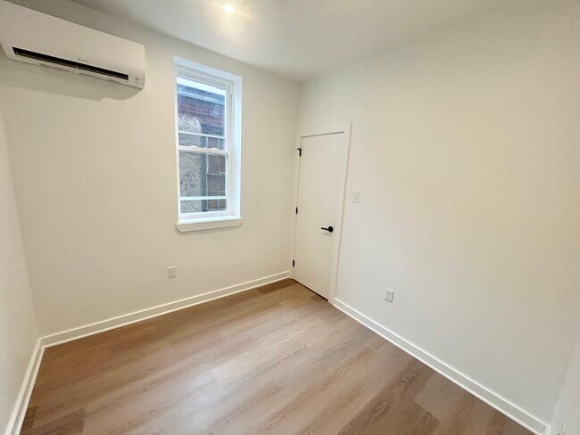 Foto del edificio - 2725 W Girard Ave