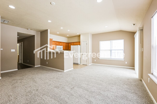 Building Photo - 2004 Lisa Walk Dr