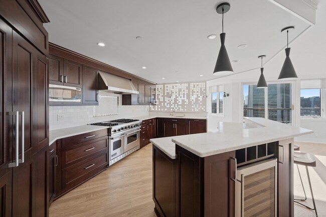 Building Photo - 25 Forest St