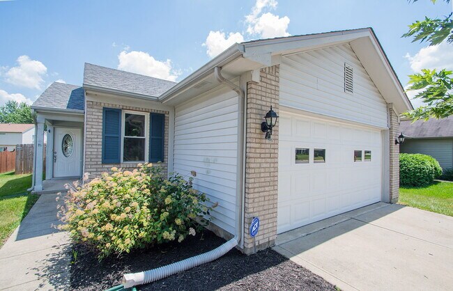 Building Photo - "Charming 3-Bedroom Retreat with 2 Full Ba...