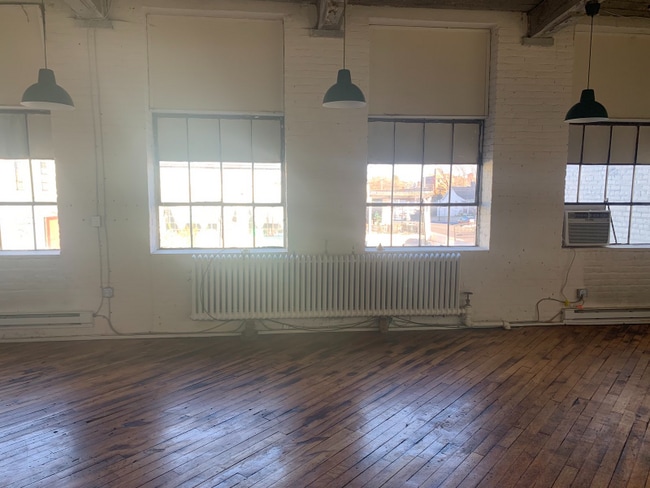 Building Photo - 1417 Kemper St