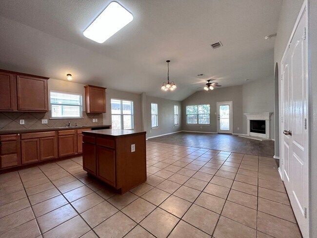 Building Photo - 2037 Rachel Lane 78664 | 3 Bed 2 Bath 2 Ca...