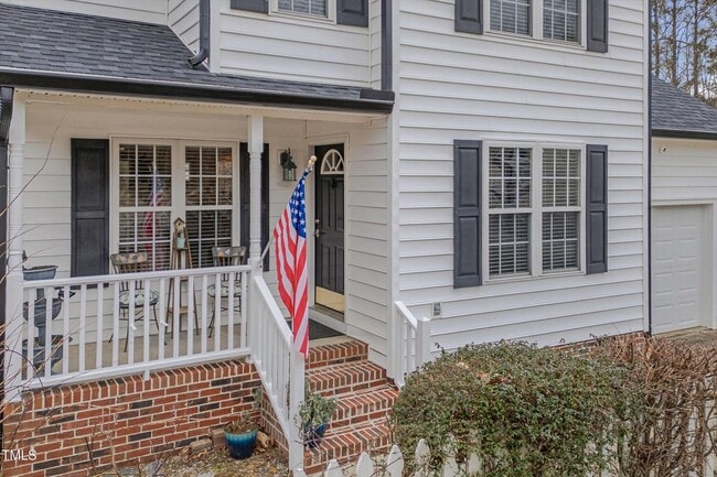 Foto del edificio - Great 3 Bedroom Home on Cul-de-Sac Lot with Garage & Screened Porch