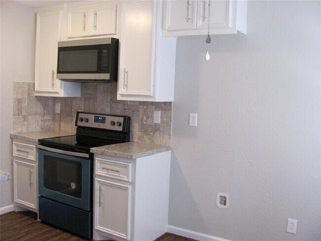 Building Photo - 1005 Franconia Dr