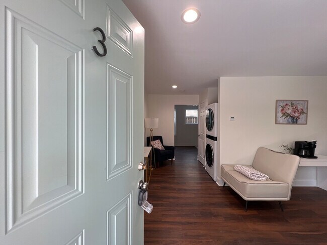 Building Photo - 1215 Buncombe Rd