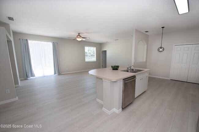 Foto del edificio - 5680 Friendly St