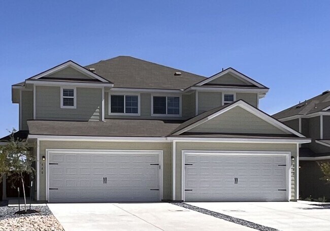 Building Photo - Luxury 3/2 Duplex in Seguin, Texas