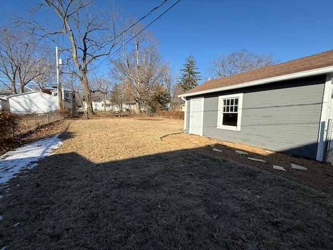 Building Photo - 415 N Summit Ave