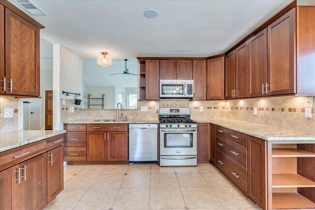 Foto del edificio - 16517 Spotted Eagle Dr