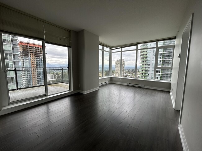 Building Photo - 4900 Lennox Ln