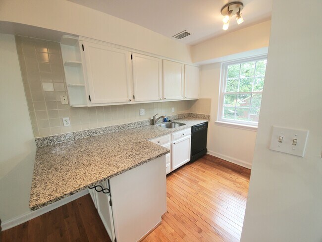 Foto del edificio - 2107 N Taft St