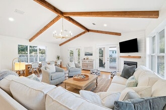 Building Photo - 383 Lakeview Dr