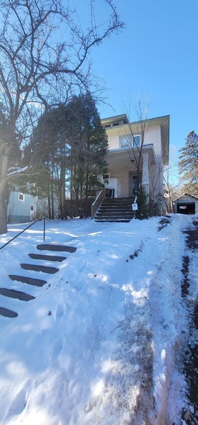 Foto principal - Duluth MN - Single Family Home - 4 Bed - 2...