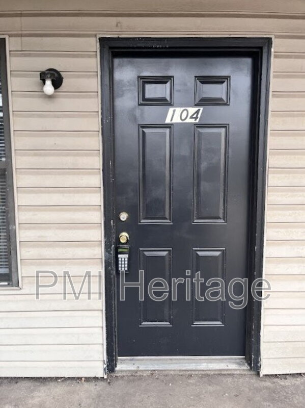 Photo - 809 E Huntsville Ave Apartment