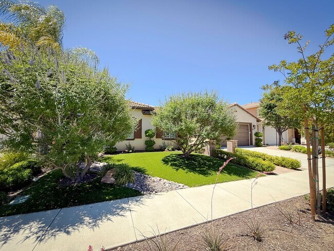 Foto del edificio - Exquisite One-Story Home for Rent on Redha...