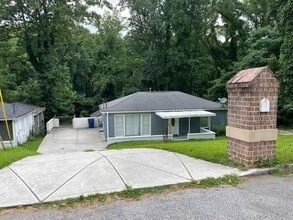 Building Photo - 2851 Diana Dr SW