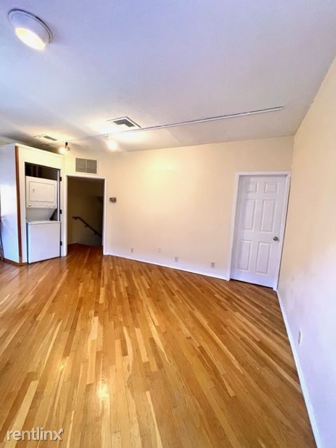 Building Photo - 3 br, 1 bath Condo - 90 Yesler Way