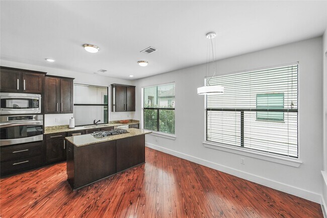 Foto del edificio - 2310 Webster St