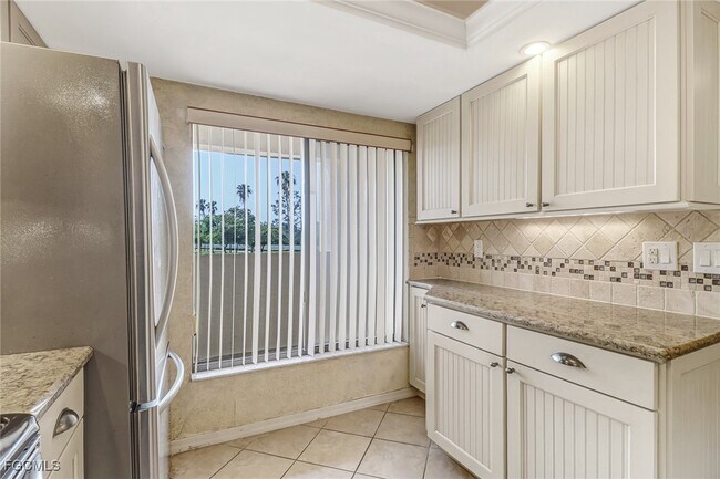 Foto del edificio - 7430 Lake Breeze Dr
