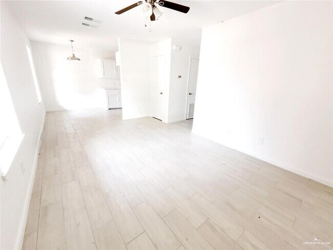 Building Photo - 6 Gastel Cir