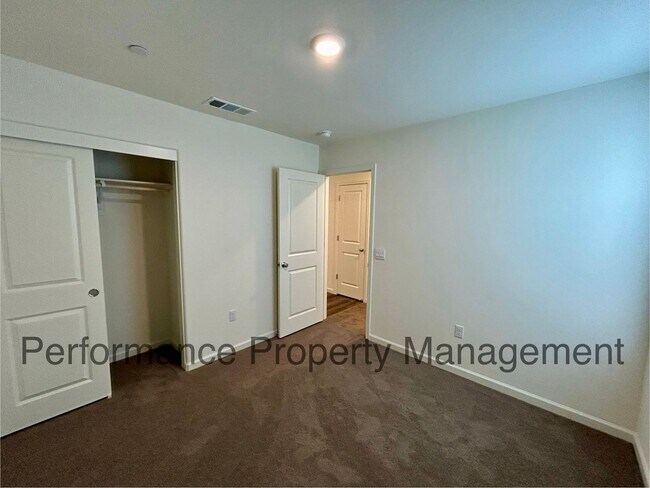 Building Photo - Newer 4 Bed/2 Bath Home w/ Solar, RBP & Se...